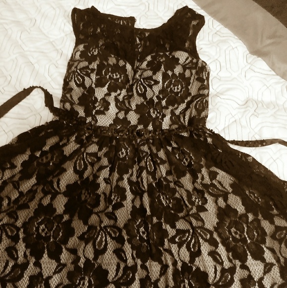 Dress - Picture 7 of 8